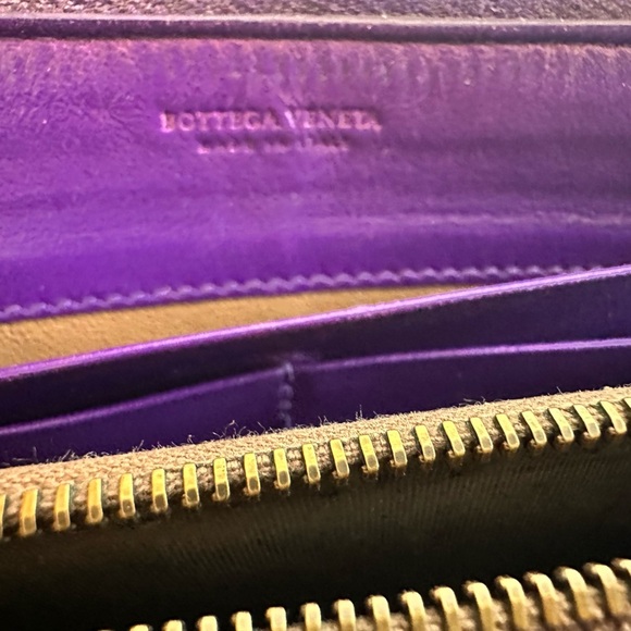 Bottega Venetta Purple Zippy Wallet - Picture 8 of 8